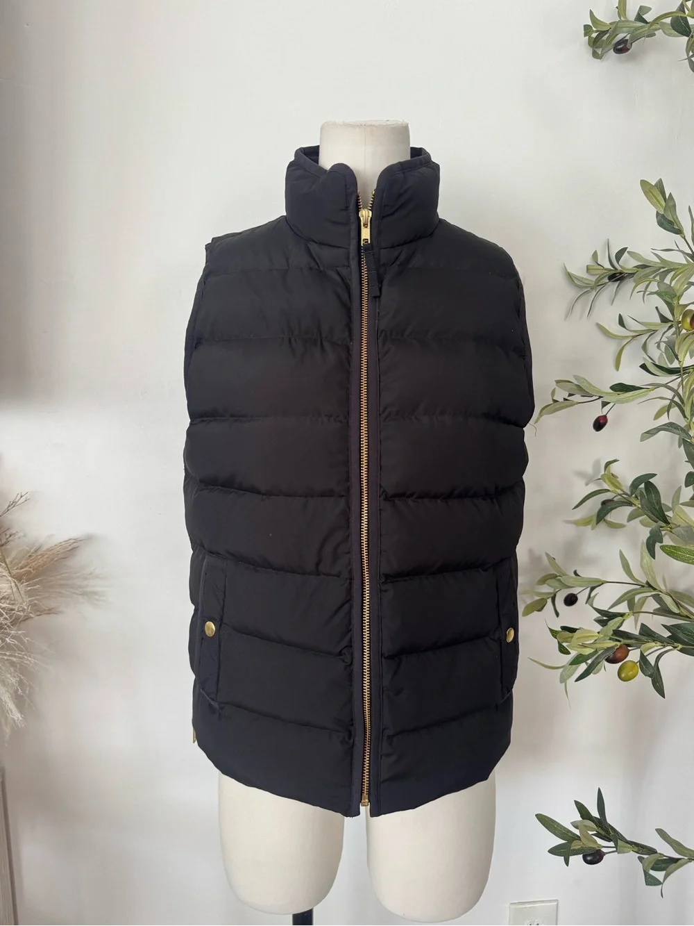 J.Crew Black Down Puffer Vest Gold Zip Snap Pockets Women’s petite  Medium